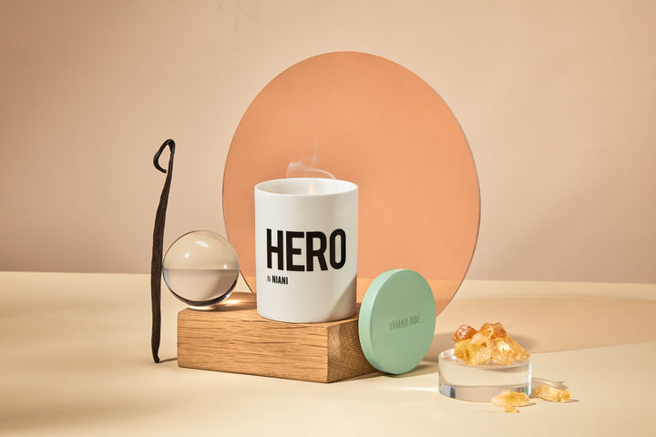 Hero candle with Patchouli and Amber